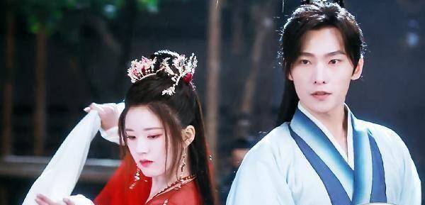 白百何强势复出汉服正版与山寨的问题_古力娜扎_韩庚_赵丽颖