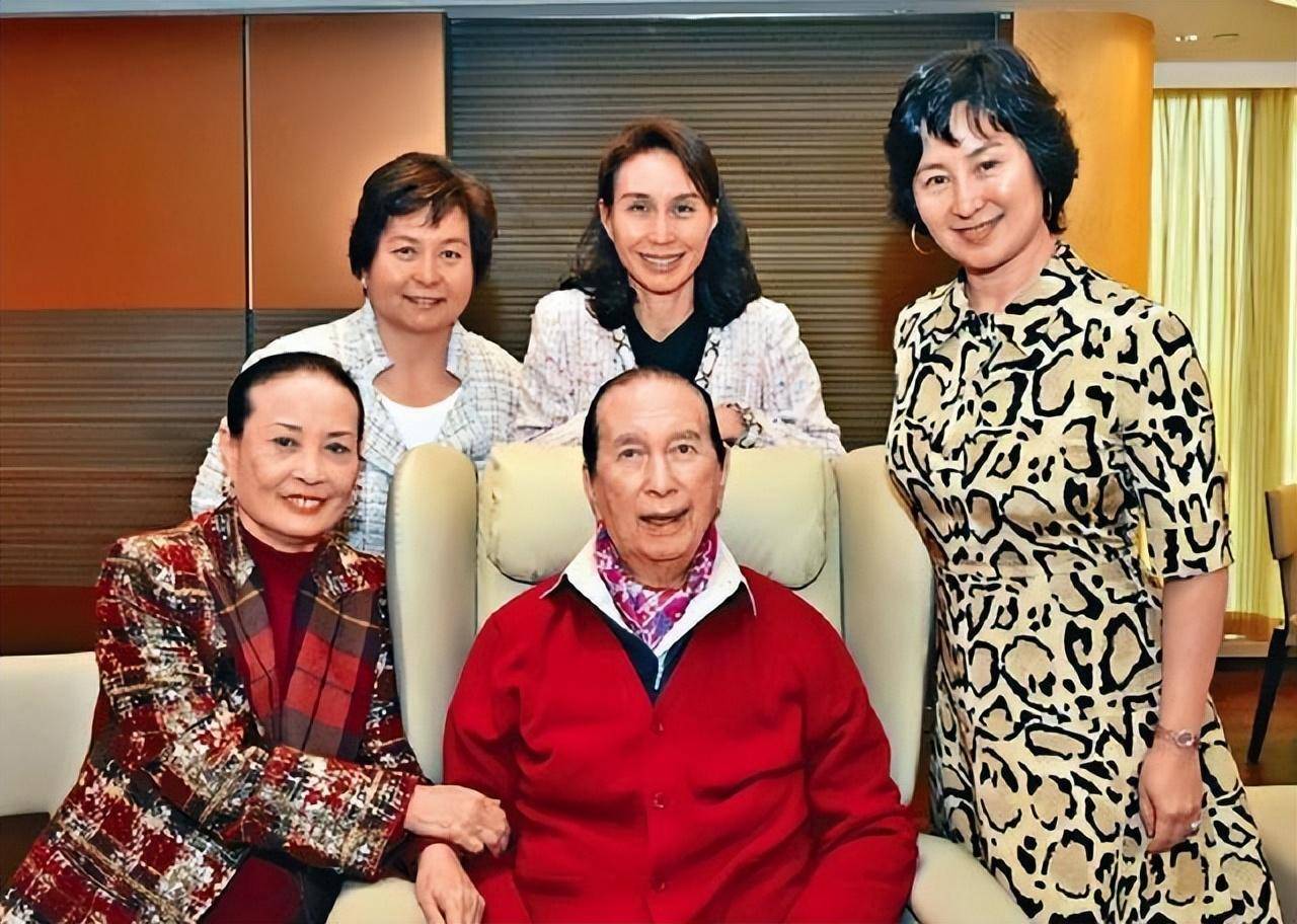 赌王二房举办龙舟赛!