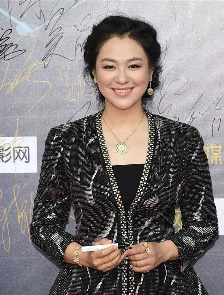 沈傲君不愧最美赛西施!