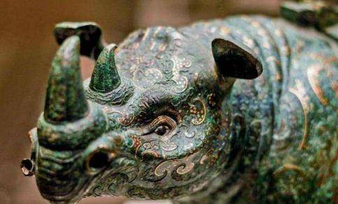 专家在老农家里吃饭,一个咸菜罐让专家看呆,鉴定后直言是国宝_犀牛_赵