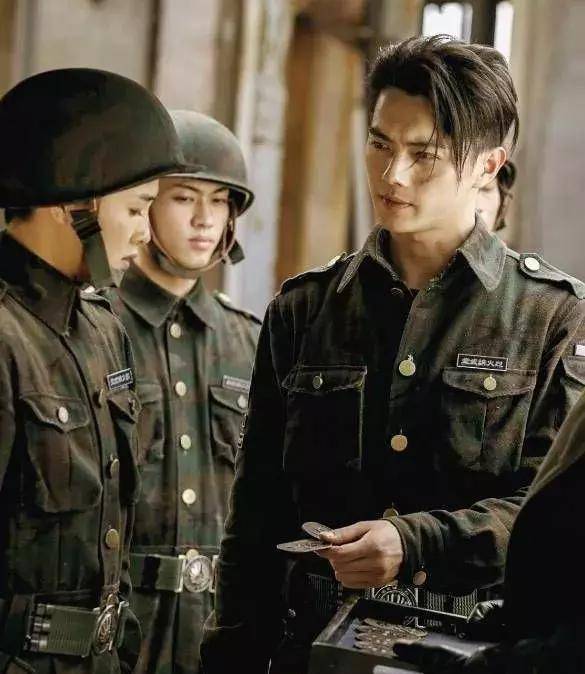 《烈火军校》由于正担任总制片,是一部由白鹿和许凯领衔主演,由李程彬