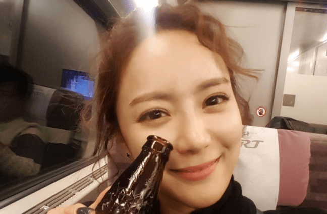 夏之星刘荷娜刚红就闪嫁,如今成网红五官变化大,晒照更是毁三观_发展