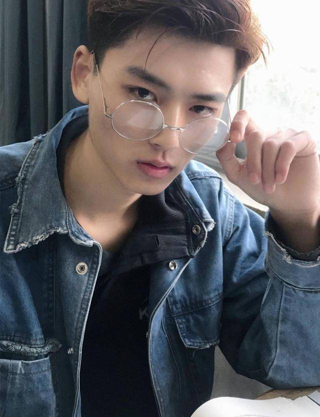 被许凯曾经合作的模特团队惊艳到了,帅哥云集,扎堆的心动男神_气质