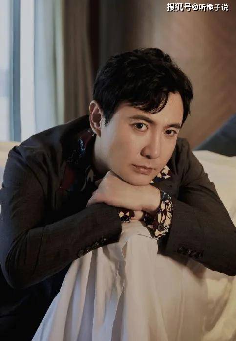 年龄比他们小的沈腾,活动现场睡得明目张胆_椅子_明星_毯子