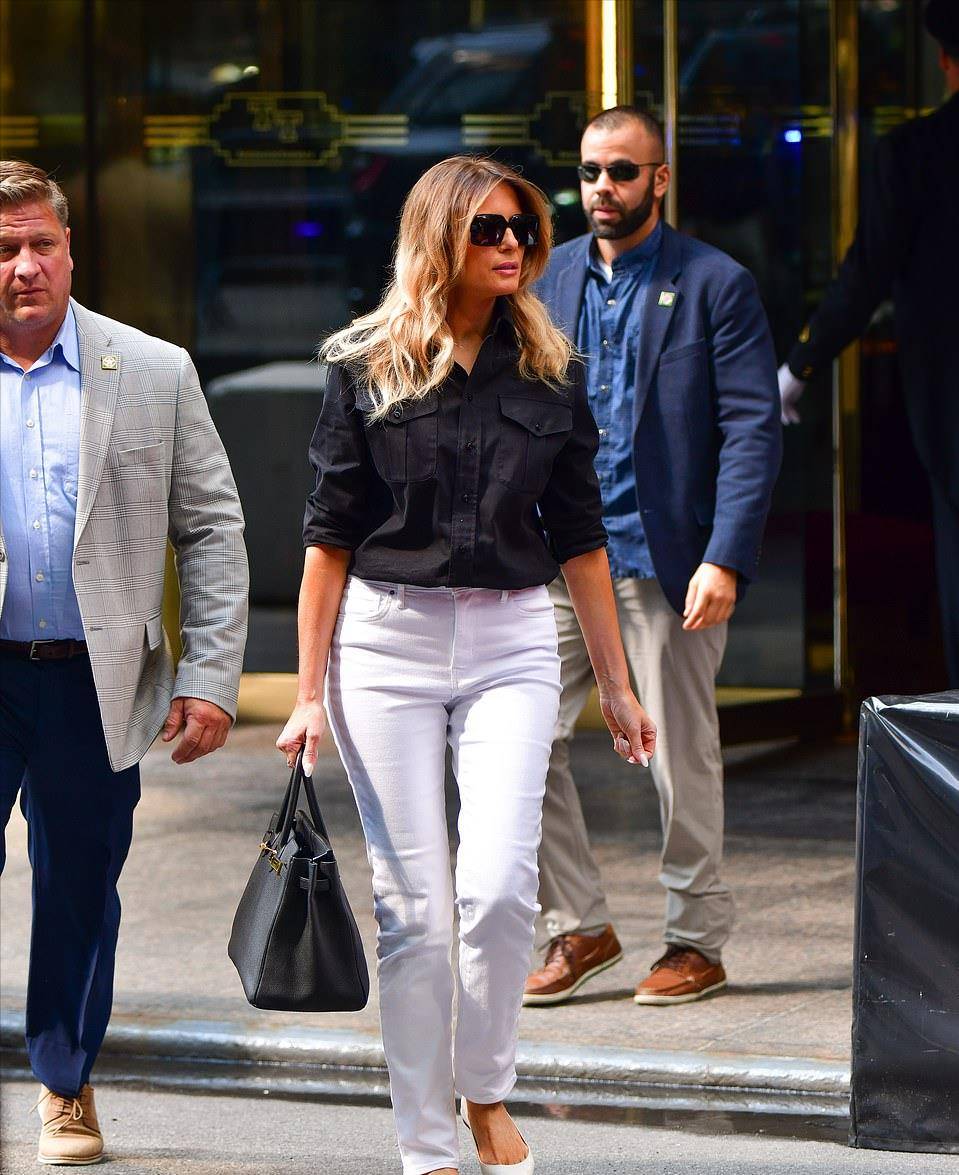 梅拉尼娅很少带儿子出街!