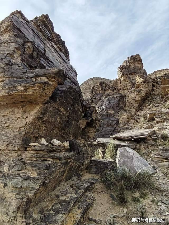 巴彦淖尔狼山石刻图片