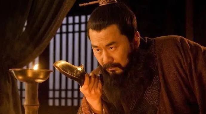 曹操英明神武,所向披靡,精明强干,陈建斌在这方面做的很好.