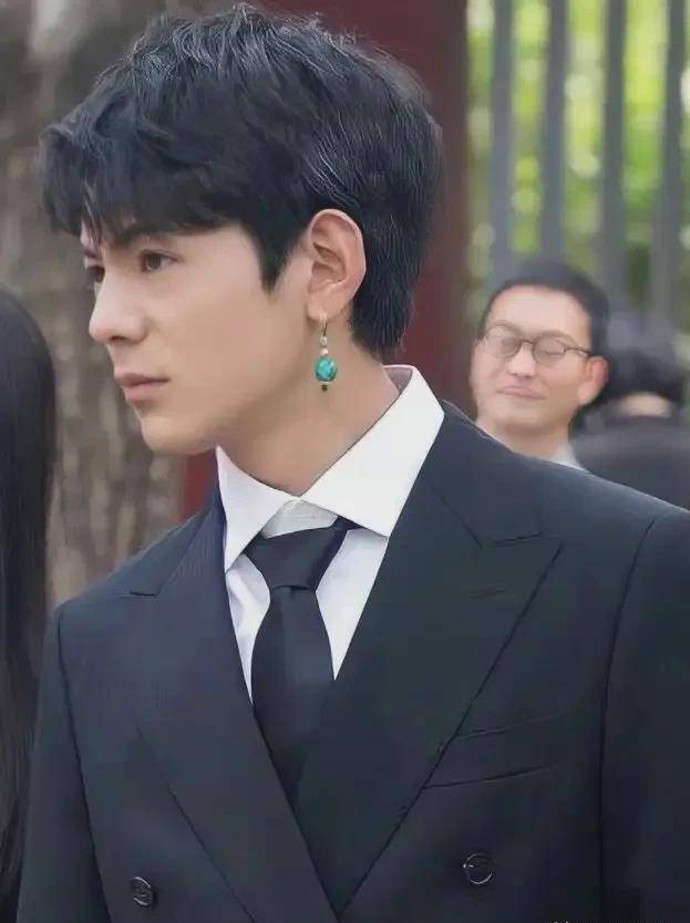 "甜野男孩"丁真,俊朗依旧纯朴已无,多希望你还是从前那个少年_眼神