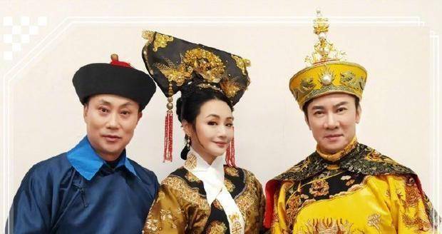 显老态之外,其他还是很不错的,而如今曹颖的状态有网友称:很像谢大脚