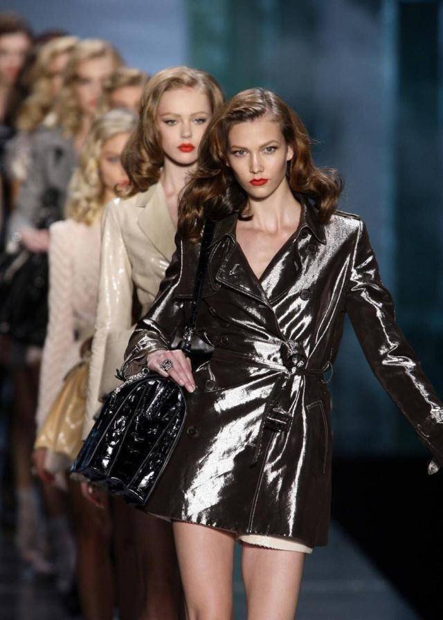 超模小kk放弃霸气妖媚改走典雅风,曾狂揽大秀开闭获封dior缪斯!