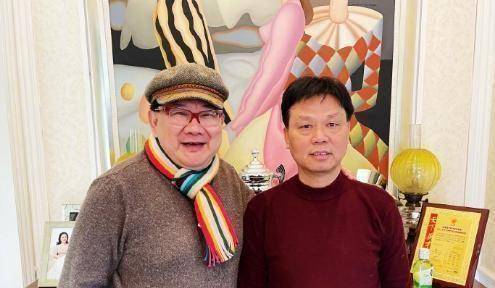 之前曾和司机合影京城的理发师就是水平高,理完发之后的曹可凡老师