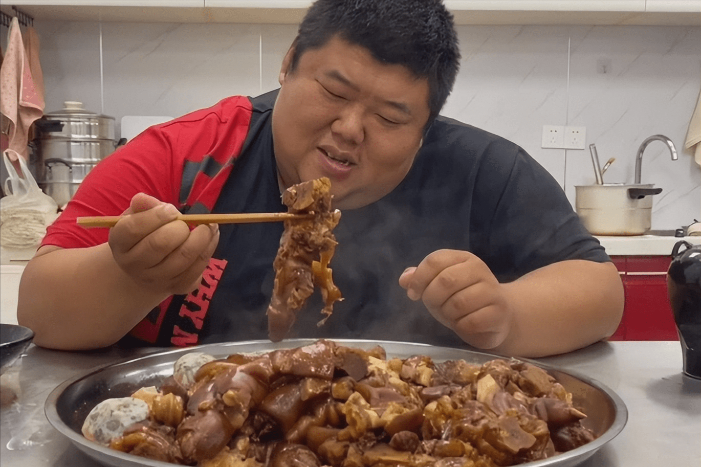 网红胖猴花500万减重失败,体重飙升到600斤,医生感叹表示救不了_猴仔