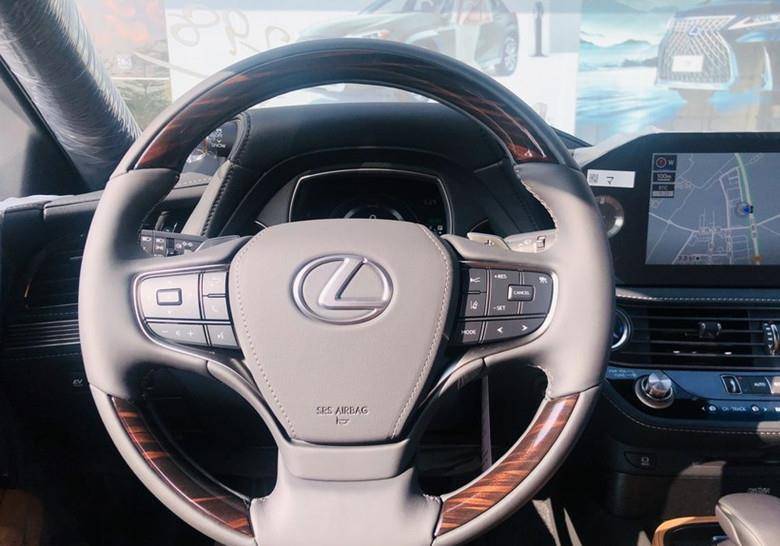 2021款雷克萨斯ls500h到店,豪华感不输7系,v6混动_搜狐汽车_搜狐网