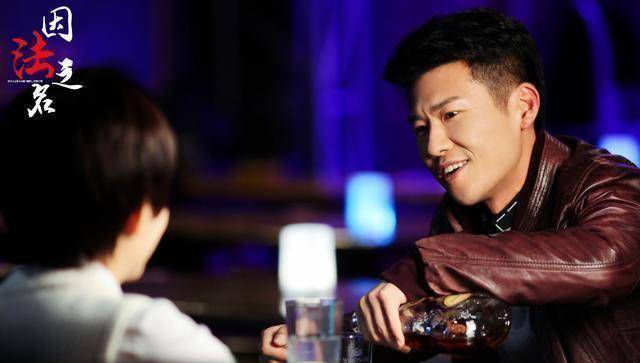 《流金岁月》里,他饰演的杨珂虽然风流,但是百花丛中过,片叶不沾身,他