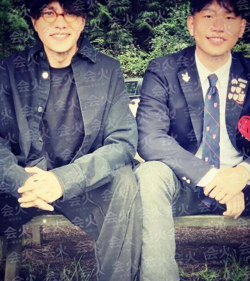 陈坤罕晒父子合照,18岁陈尊佑颜值超父亲?