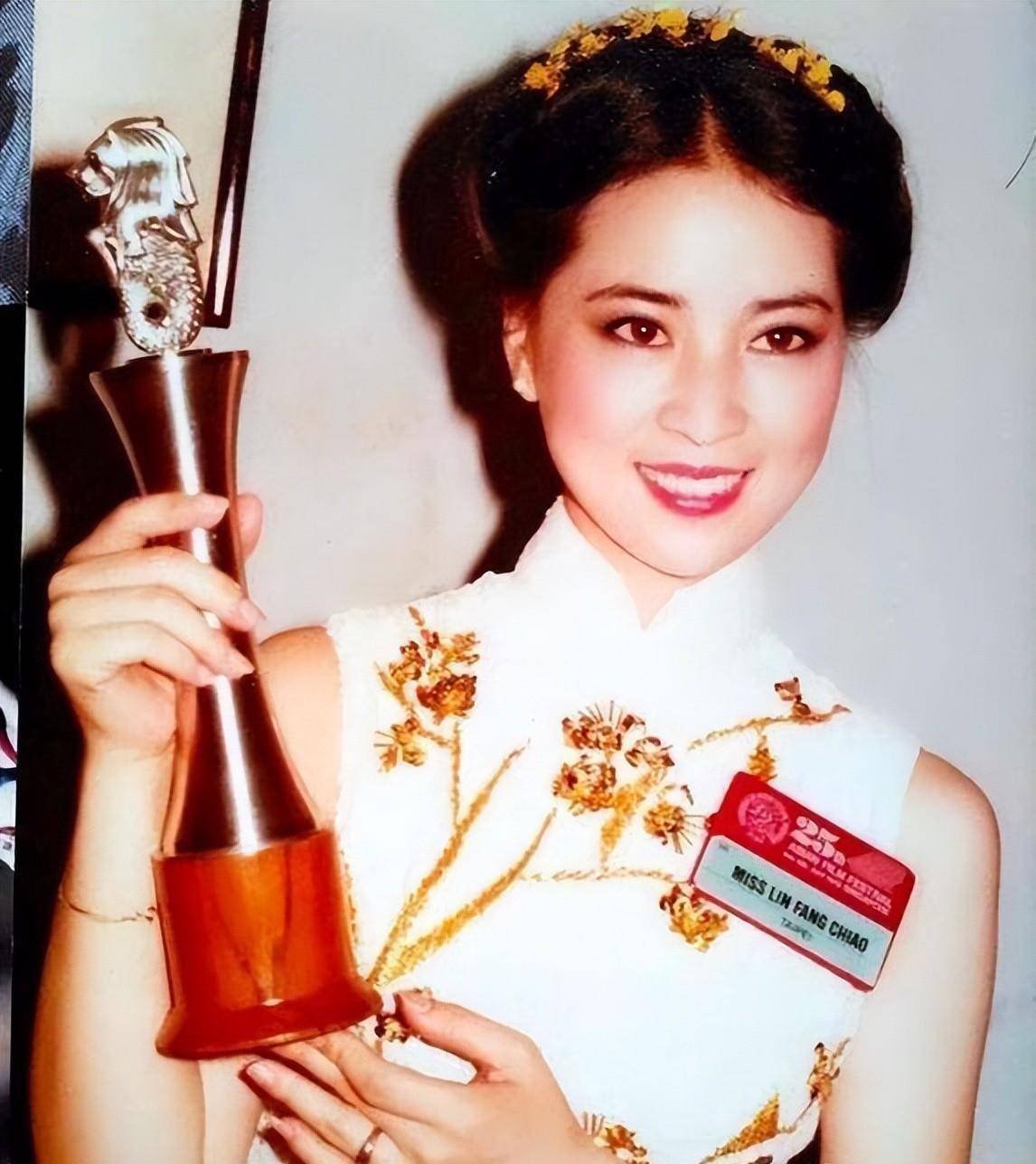 娇娇 孩之宝变形金刚86 电影SS声波SS8611感知器12皇冠加冕红蜘蛛3C