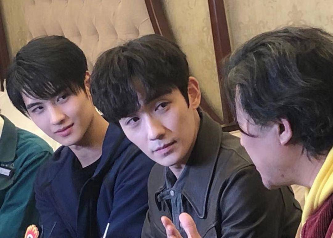 出道4年出身北电,朱一龙迪丽热巴都带不火,如今他靠恋情出圈_黄俊捷