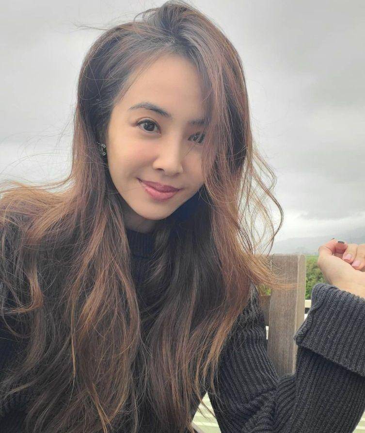 蔡依林素颜走春!美脸看不出41岁,下半身特殊"前卫穿搭"看呆网友_踏青_