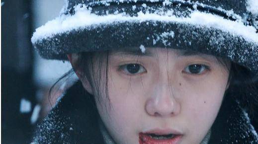 撑起的《悬崖之上》,从演技炸裂到疑惑不解是为什么_刘浩存_电影_周乙