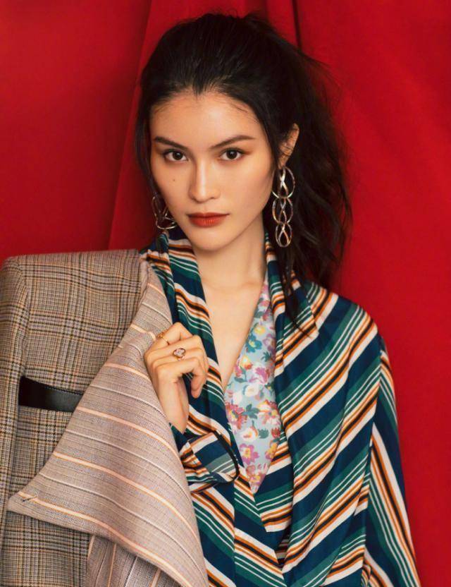 超模何穗身材真好!