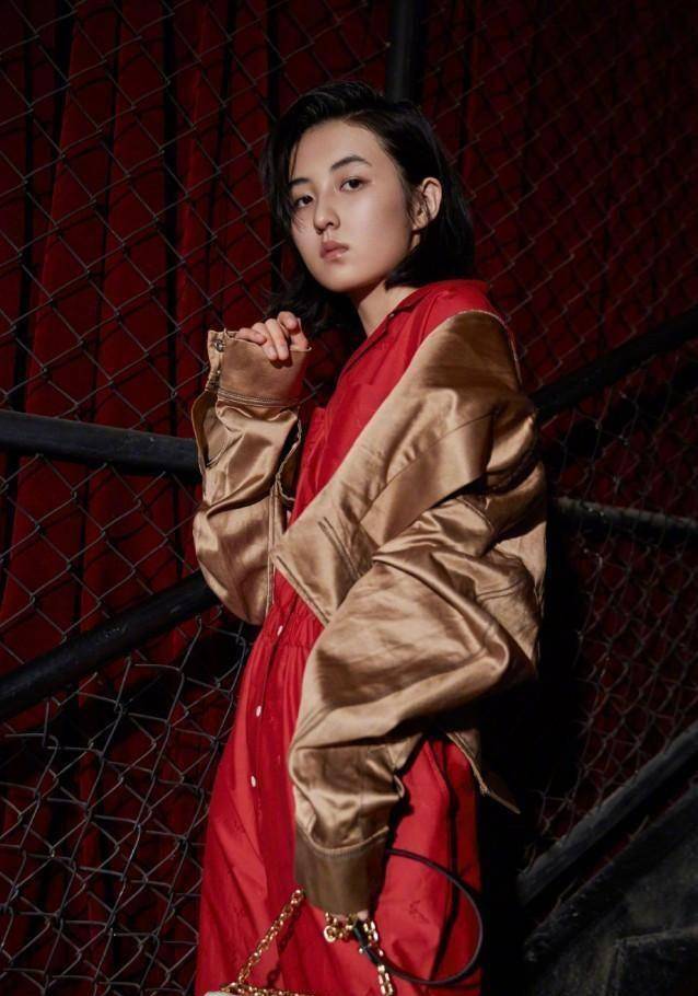 曾经穿搭被嫌弃的张子枫,如今衣品大提升,穿出17岁的潮流美!