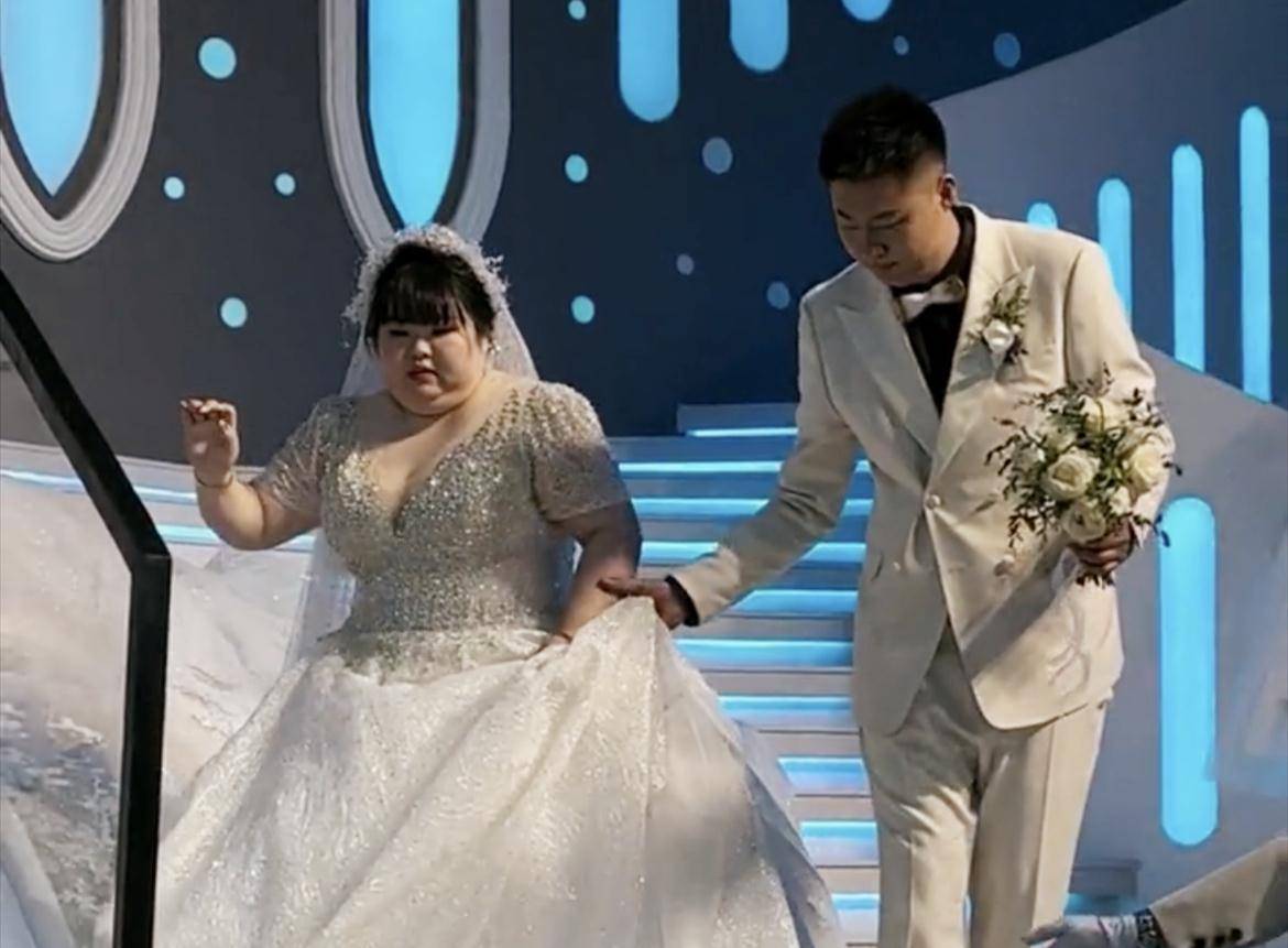 闫学晶亲自助阵,婆婆全程脸色不好看_白小白_关系_送祝福