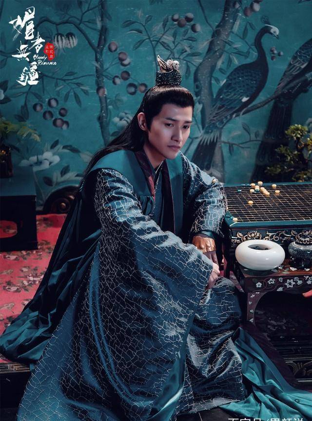 而在最近上线的一部新剧《招摇》,又有李子峰,虽然这部剧的节奏,让人