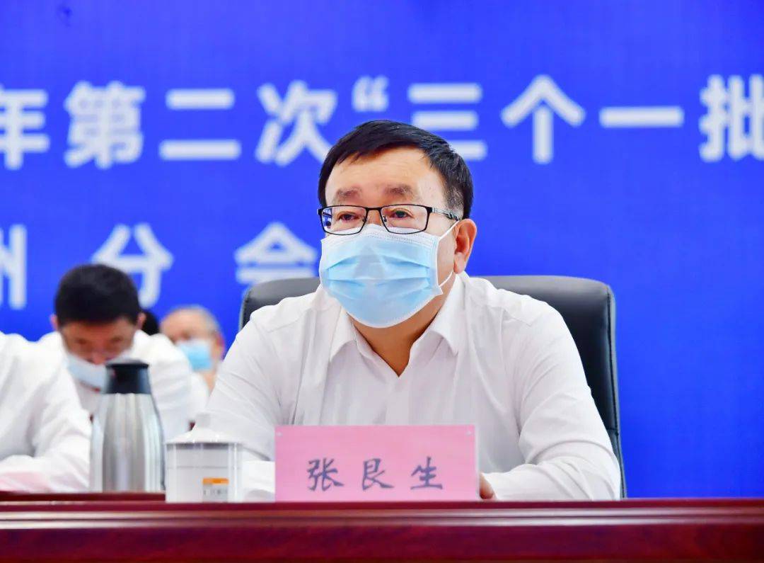 出席活动忻州市委副书记,市长李建国主持举行忻州市 "签约一批"代表