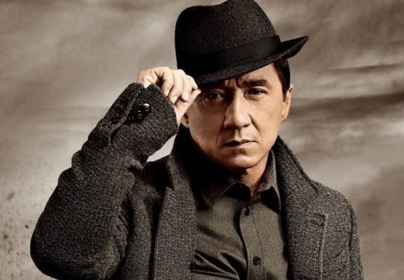 成龙曾在澳门赌场辱骂"崩牙居",被14k包围后幸得何先生救下_时候_瞎子