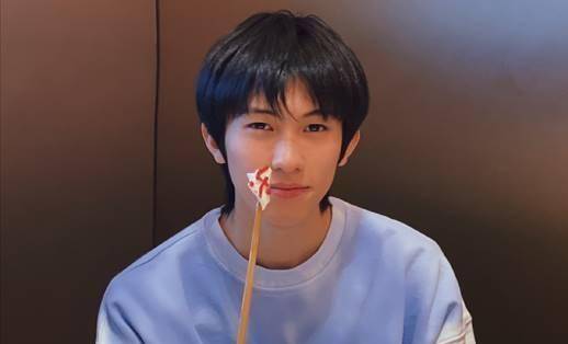 创4群访表现大不同,任胤蓬主动站后排,张嘉元老干部范儿_林墨_选手_军