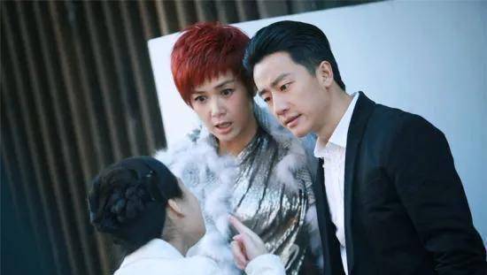 蒋雯丽还安排自己一手提携起来的经纪人常继红签了黄轩,黄轩与蒋雯丽