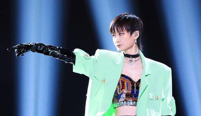 单依纯夺冠,李宇春和谢霆锋少了些幸运,李健仍是冠军导师_潘虹_总决赛