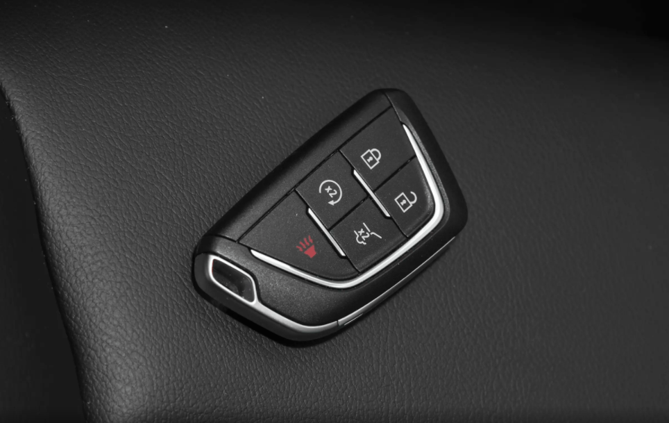 凯迪拉克xt4焕新上市,22.97万起配33英寸9k屏,选哪款更合适