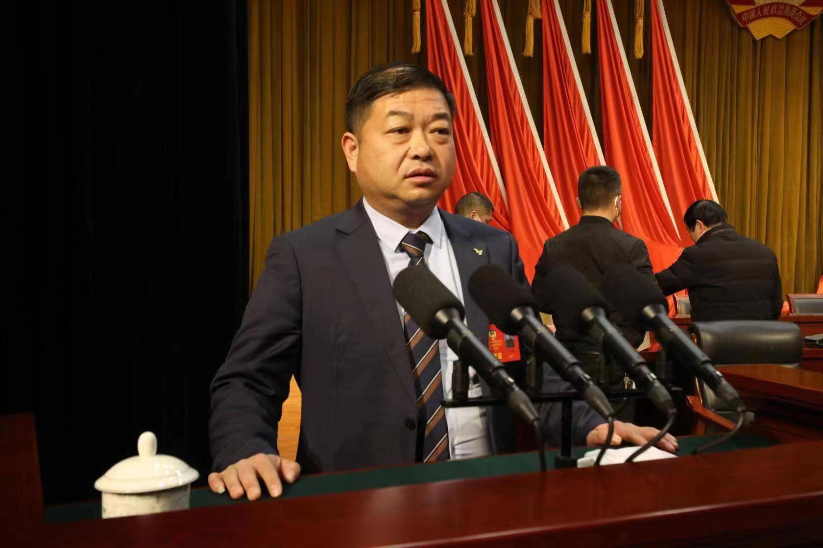 为了谁?他是"商丘好人"王玉光,为了温暖和爱心去传递人间真情.