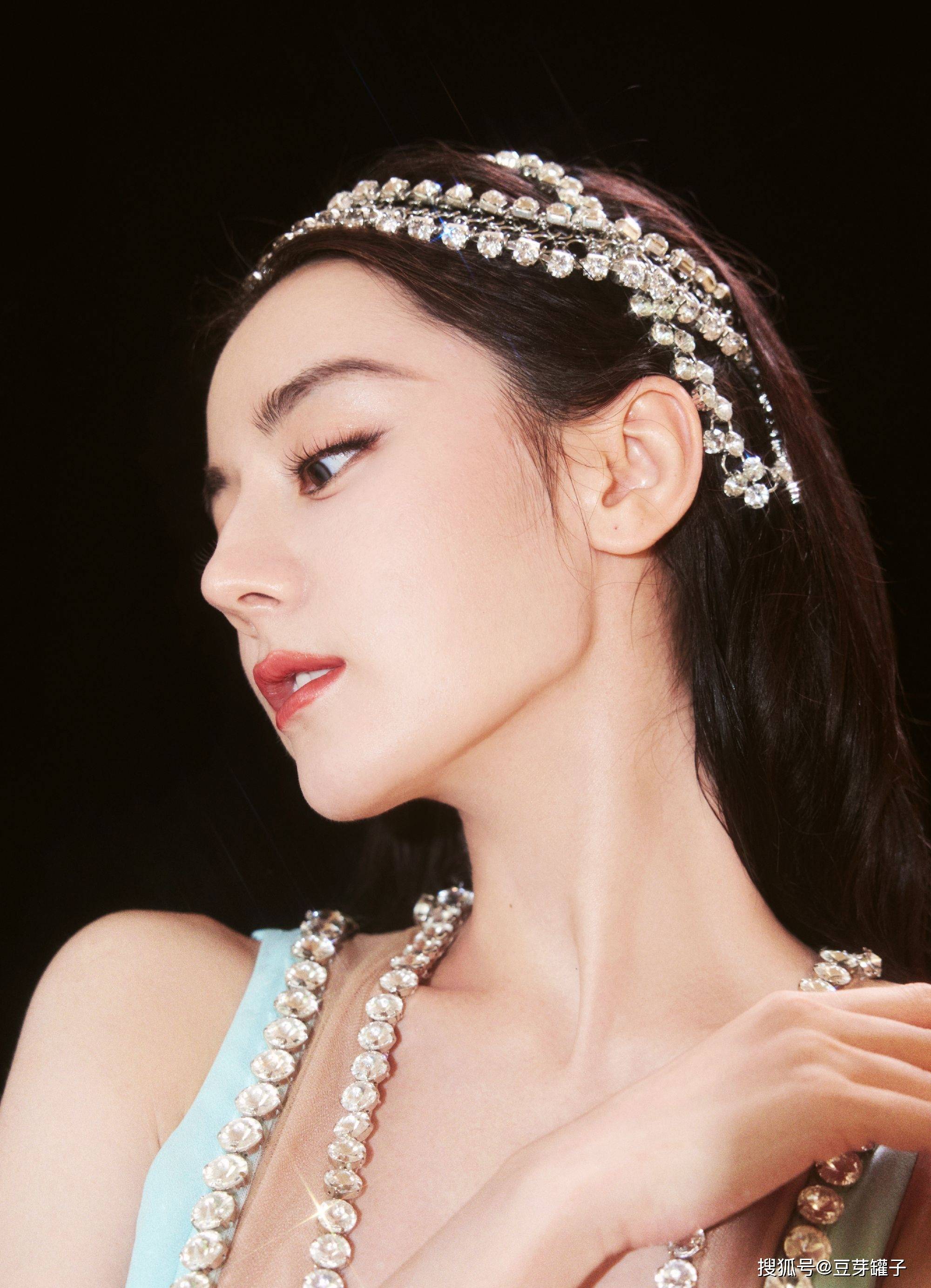 迪丽热巴扮美人鱼太火辣!