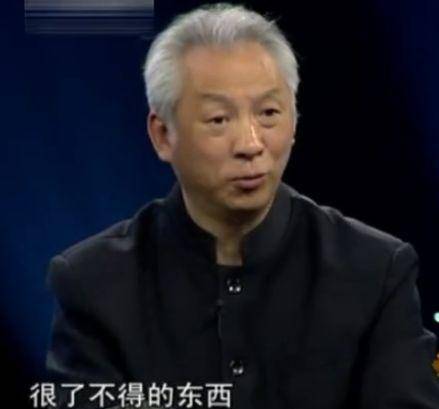 原创            小伙带来一块翡翠原石，竟称价值4亿的宝贝，专家给出鉴定结果-翡翠原石多少钱