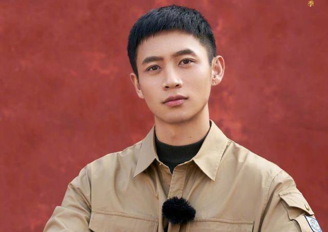 邓伦官方身高185,录节目跟魏晨站一起,真实身高差一目了然_对比_数据