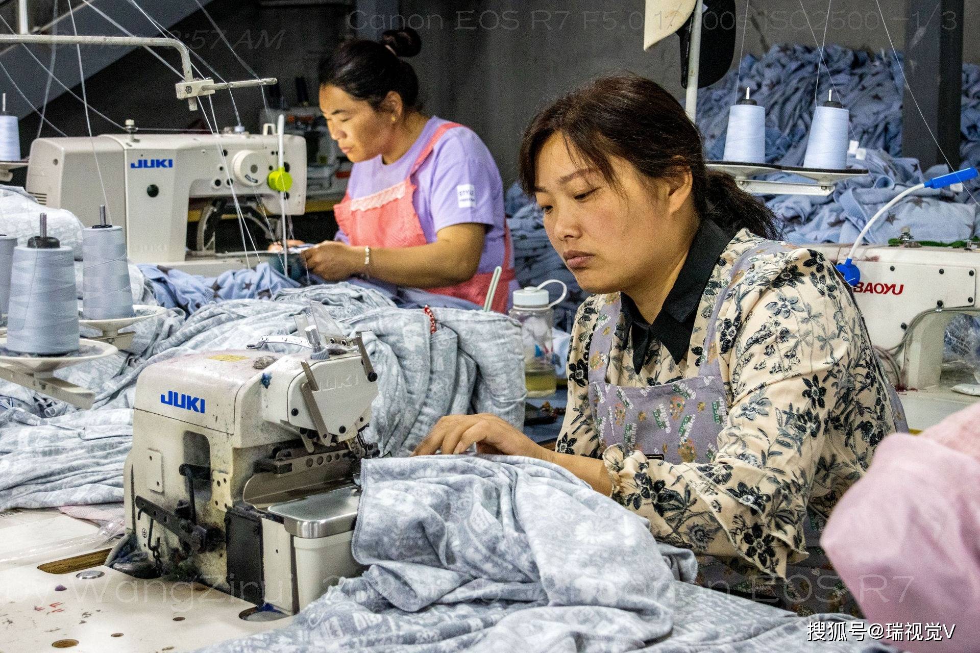 缝纫女工:沐沐服饰丨河南林州_加工_车间_五龙镇