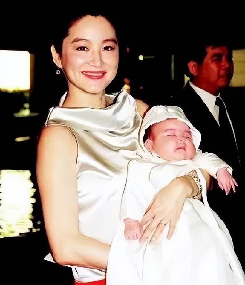 他选择和女儿相守一生,她嫁入豪门生了2个女儿_林青霞_秦祥林_秦汉