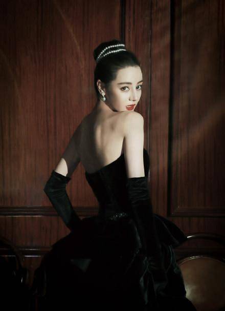 迪丽热巴赫本风造型直接封神!_气质_女孩_人间