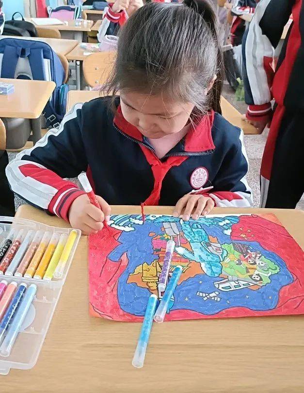 "艺"路繁花开 童心绘未来--额敏县第三中学开展第四届校园艺术节作品