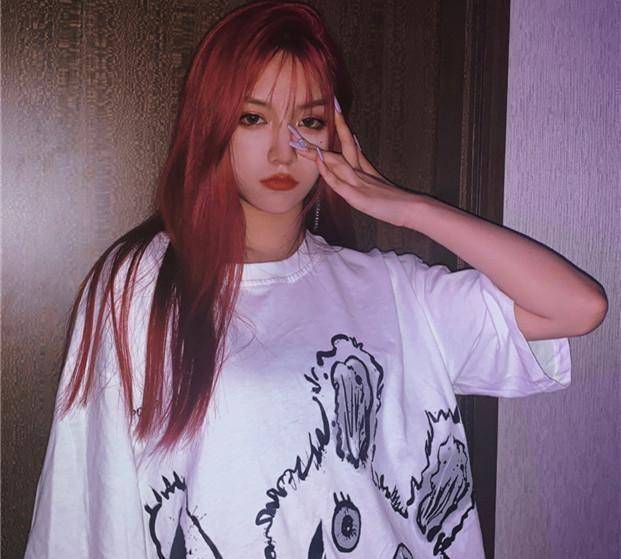 都说刘思瑶每天只用1个角度拍视频,网友:你看不起刀小刀?