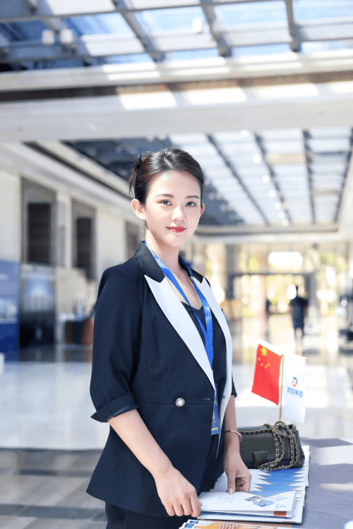 注:蔻心草品牌主创人杨冉在2023第七届品牌博鳌峰会现场展望未来,蔻心
