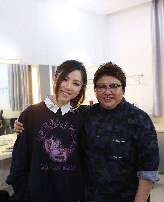 邓紫棋有三宝:金鱼嘴,小巨肺和小蛮腰,这次却被上围吸睛_发展_金星