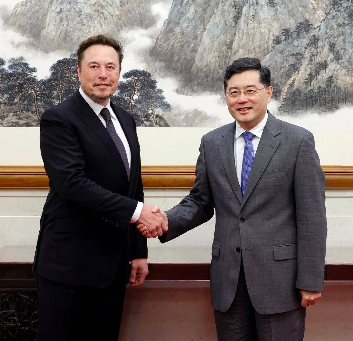 "中国傀儡"!马斯克访华收获满满,美国政客气急败坏