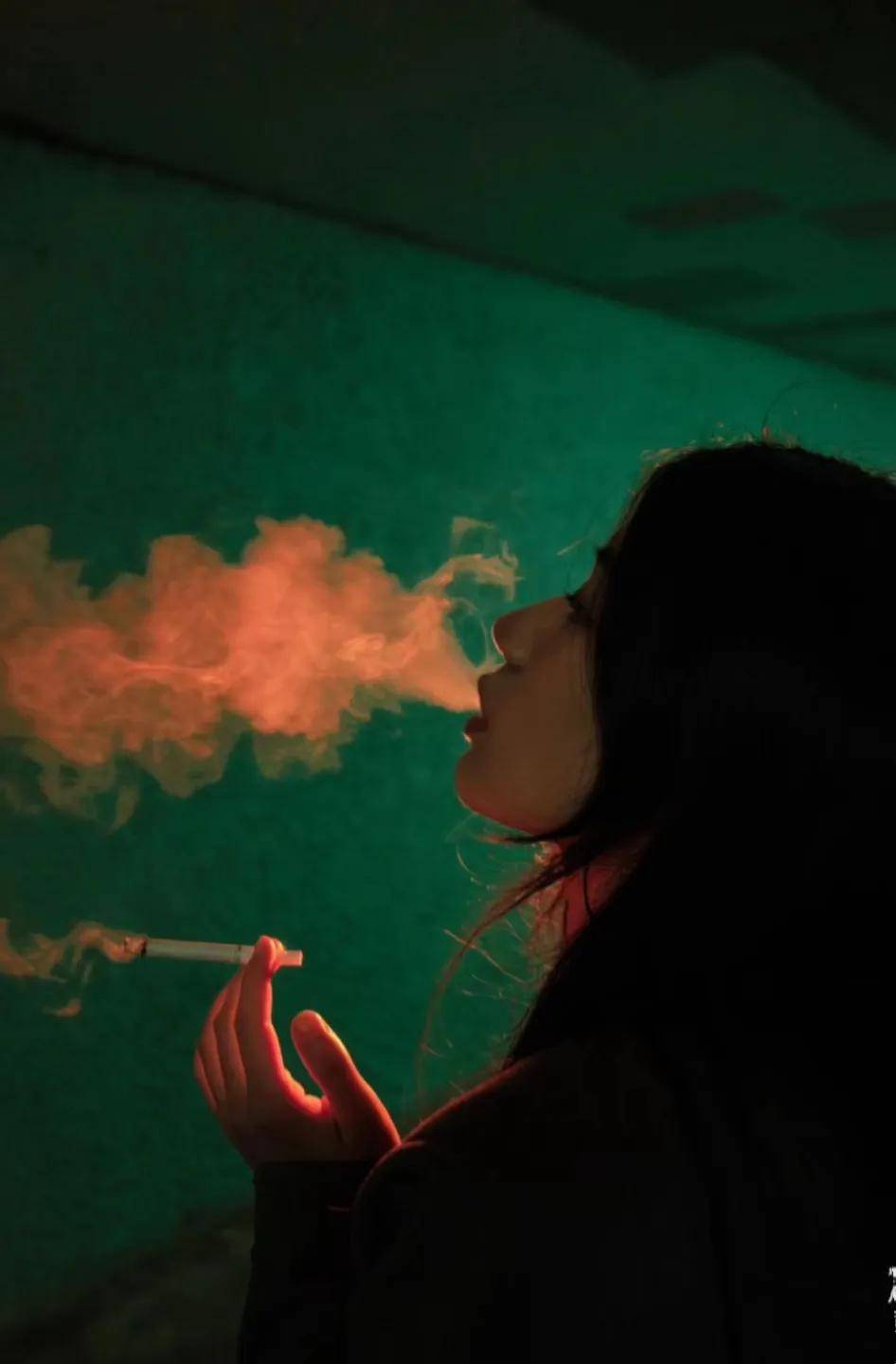 抽烟,纹身,说脏话的女孩都是新女孩吗?