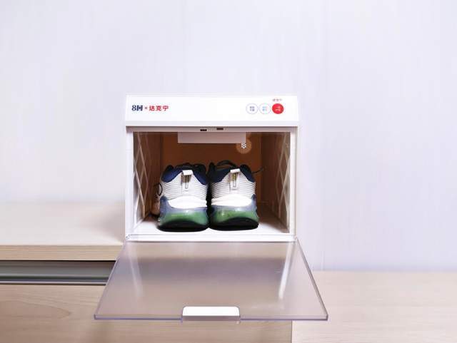 一键护鞋新体验，达克宁联名智能鞋盒，臭氧净化、烘干全配齐