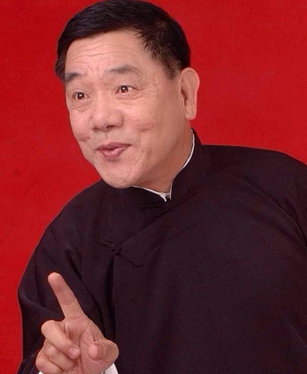 在侯芳,杨杰玲与黄金合作伙伴的儿子杨少华杨毅合作,收到了第一届cctv