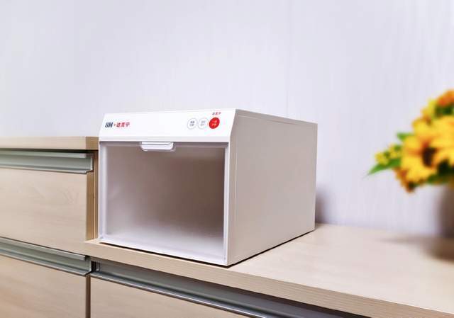 一键护鞋新体验，达克宁联名智能鞋盒，臭氧净化、烘干全配齐