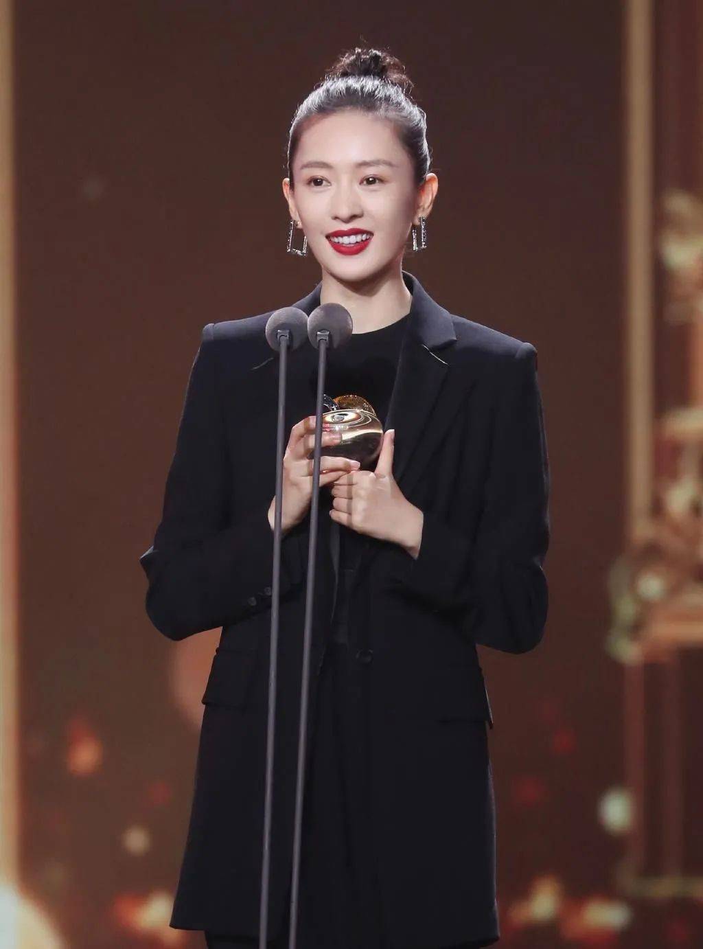 娱乐圈的残酷真相,在童谣身上体现得淋漓尽致,她犯了大忌_童瑶_角色